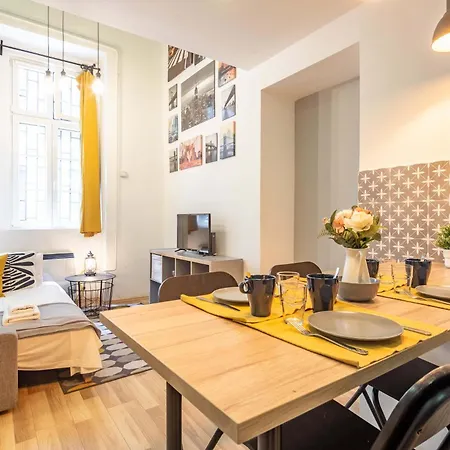 Very - Comfy Budapest